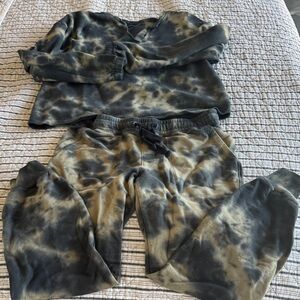 Sanctuary Women's Black and Tan Tie-Dye sweat outfit